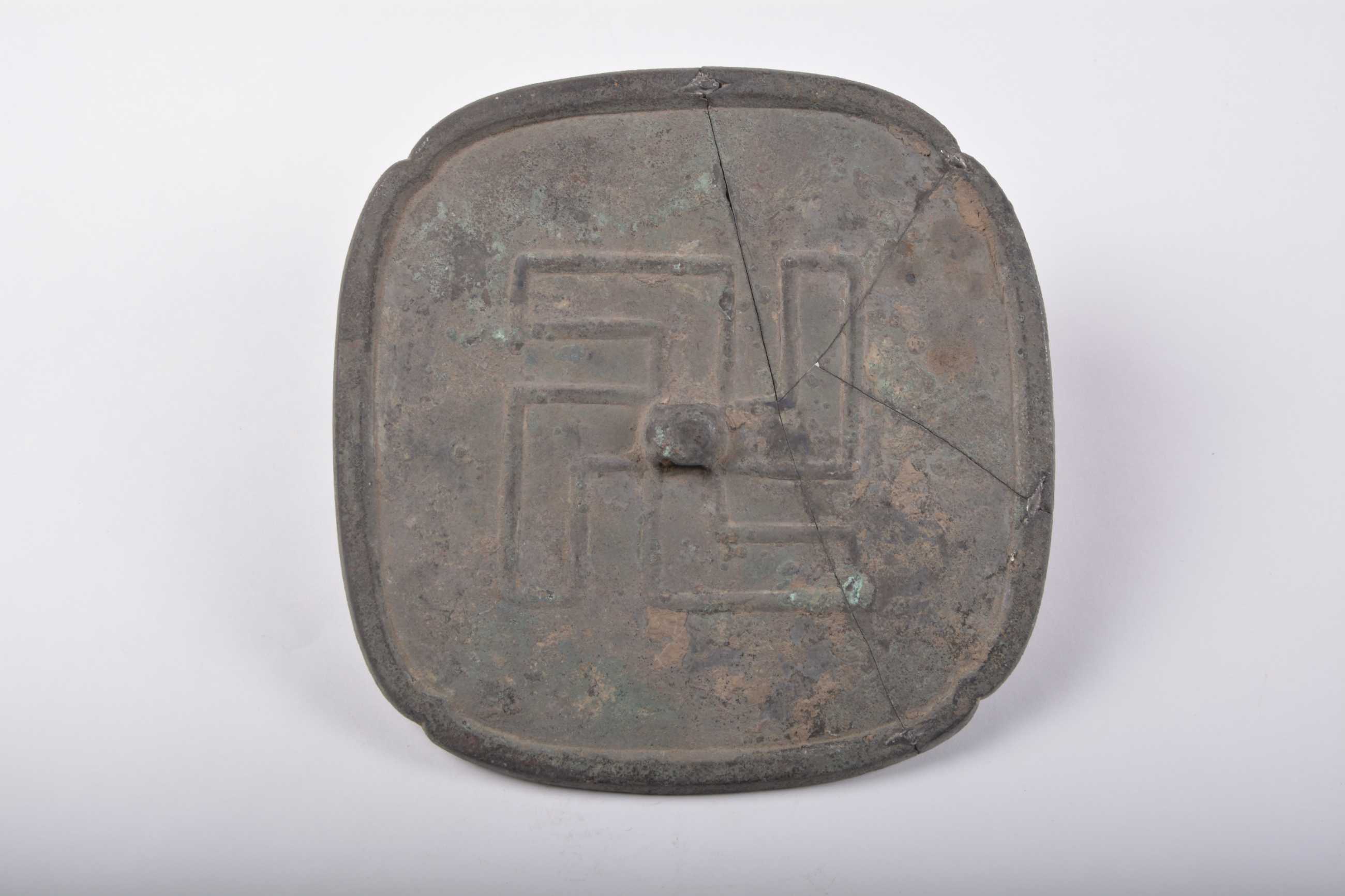 唐“卍”字纹亚形铜镜_运城博物馆典藏文物