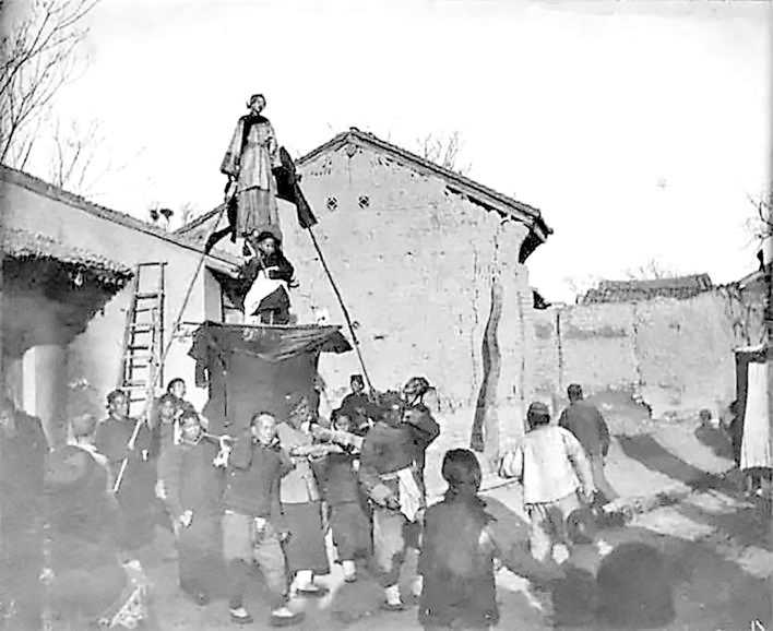1914年2月13日（正月十九），北相一带的村民在准备抬阁。.jpg