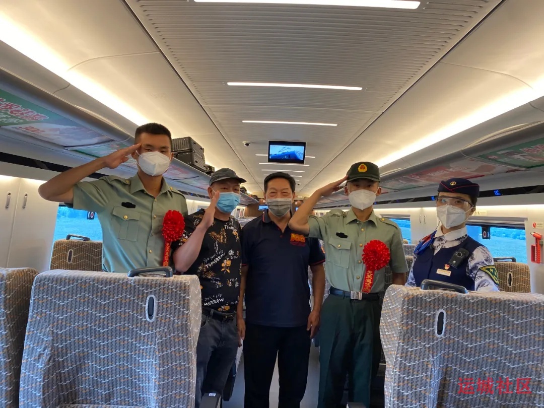 57秒，狂奔11节车厢，人救过来了！
57秒狂奔11节车厢人救过来了