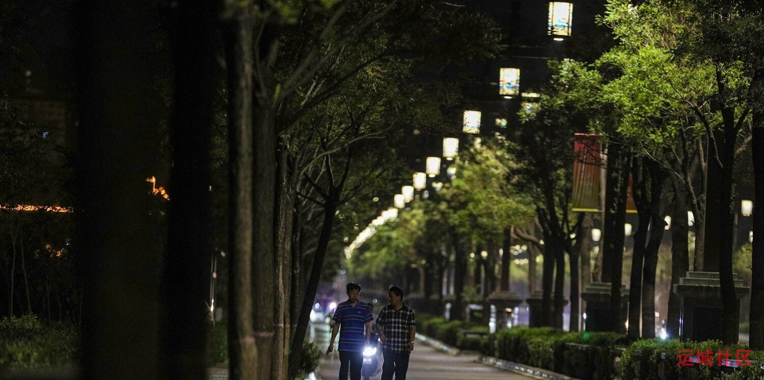 跨湖大道夜景