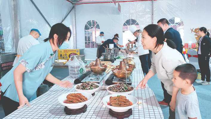 9月21日至30日去星河广场吃“四菜一汤一饼”特色餐饮