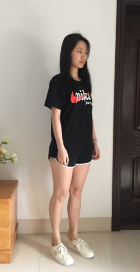 抓住最后的尾巴赶紧秀一下美腿