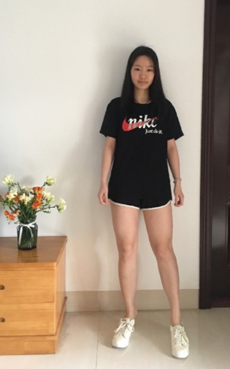 抓住最后的尾巴赶紧秀一下美腿