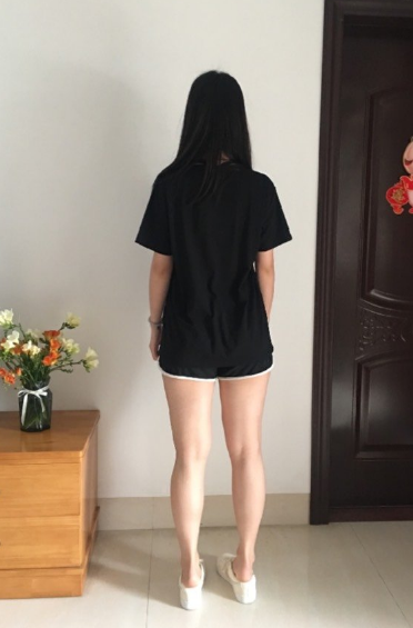 抓住最后的尾巴赶紧秀一下美腿