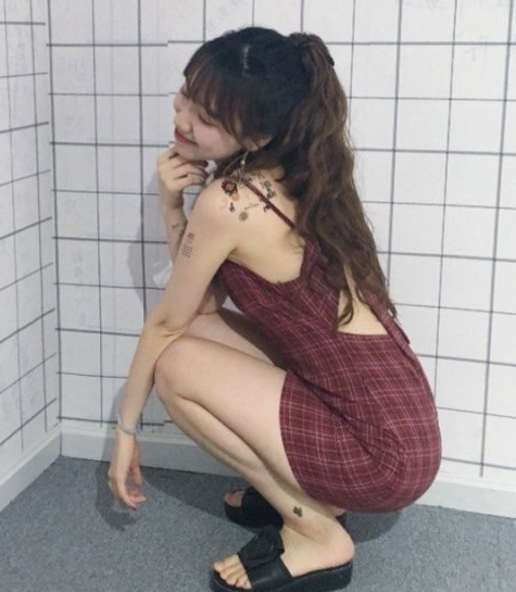 抓住最后的尾巴赶紧秀一下美腿