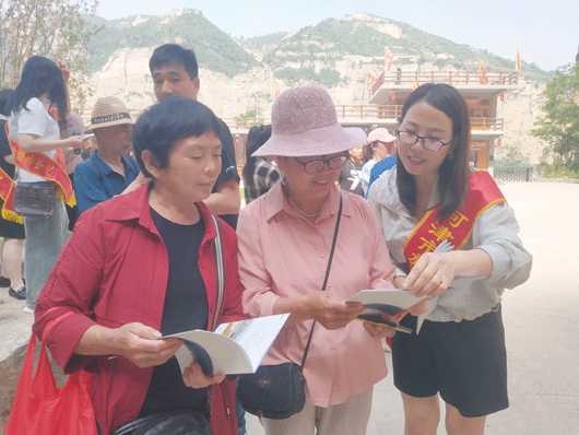 河津市旅游服务中心编印《悦享龙门山水》精美旅游宣传册