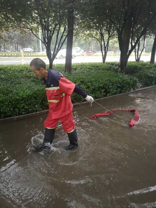 建议解决龙磐水郡晋欧学校前道路积水问题