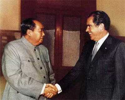 千尺青松：47年了，该还人民真相！他从毛手里接过一个什么样的中国！