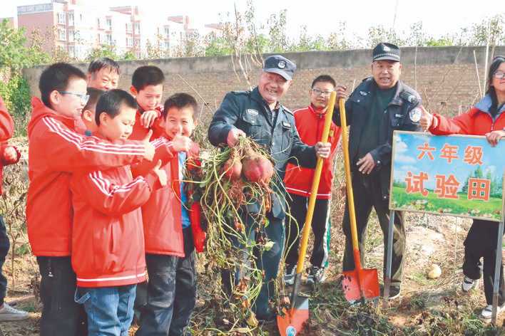 永济市开张中心校发展农村教育激活一池“春水”