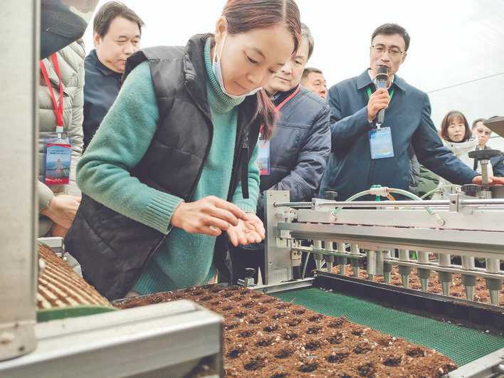 全省设施蔬菜机械化生产现场观摩暨农机农艺融合研讨会在运城市举办