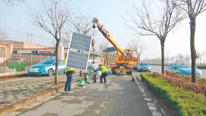 运城市滨湖大道西段增设10米太阳能路灯85基