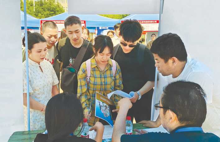 运城护理职业学院举办校园招聘会