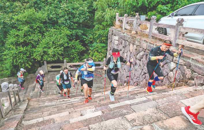 200余名越野跑爱好者齐聚垣曲历山