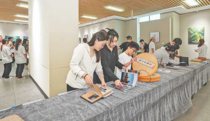 首届山西高校摄影艺术展在运城开展