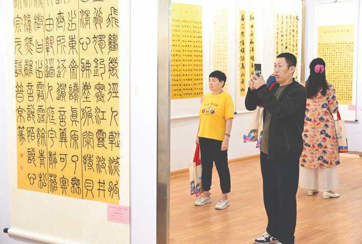 运城市“盛世华诞 文化筑梦”书法展开展