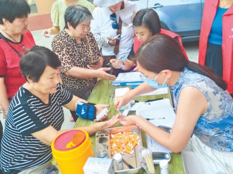 运城同德医院在站南社区健康义诊