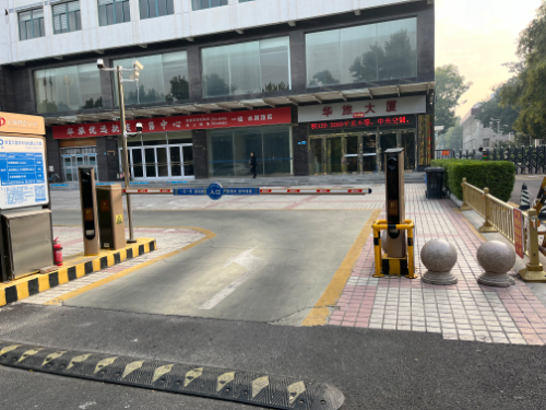 投诉|环球财富大厦堵塞无障碍通道