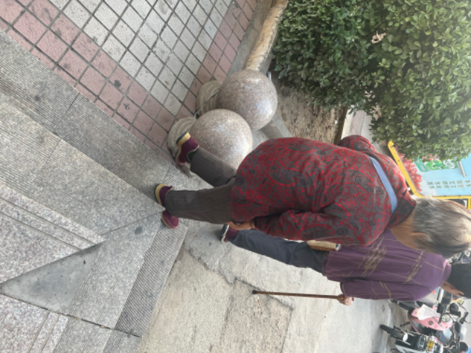 投诉|环球财富大厦堵塞无障碍通道