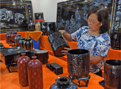 稷山螺钿漆器髹饰技艺传承人李爱珍艺术大师小记