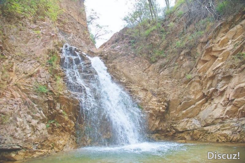 白沙河源头大庙村涌出一汪清泉