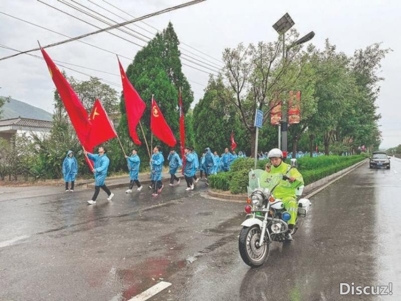 解州中学徒步远足“团结·励志·奋进”