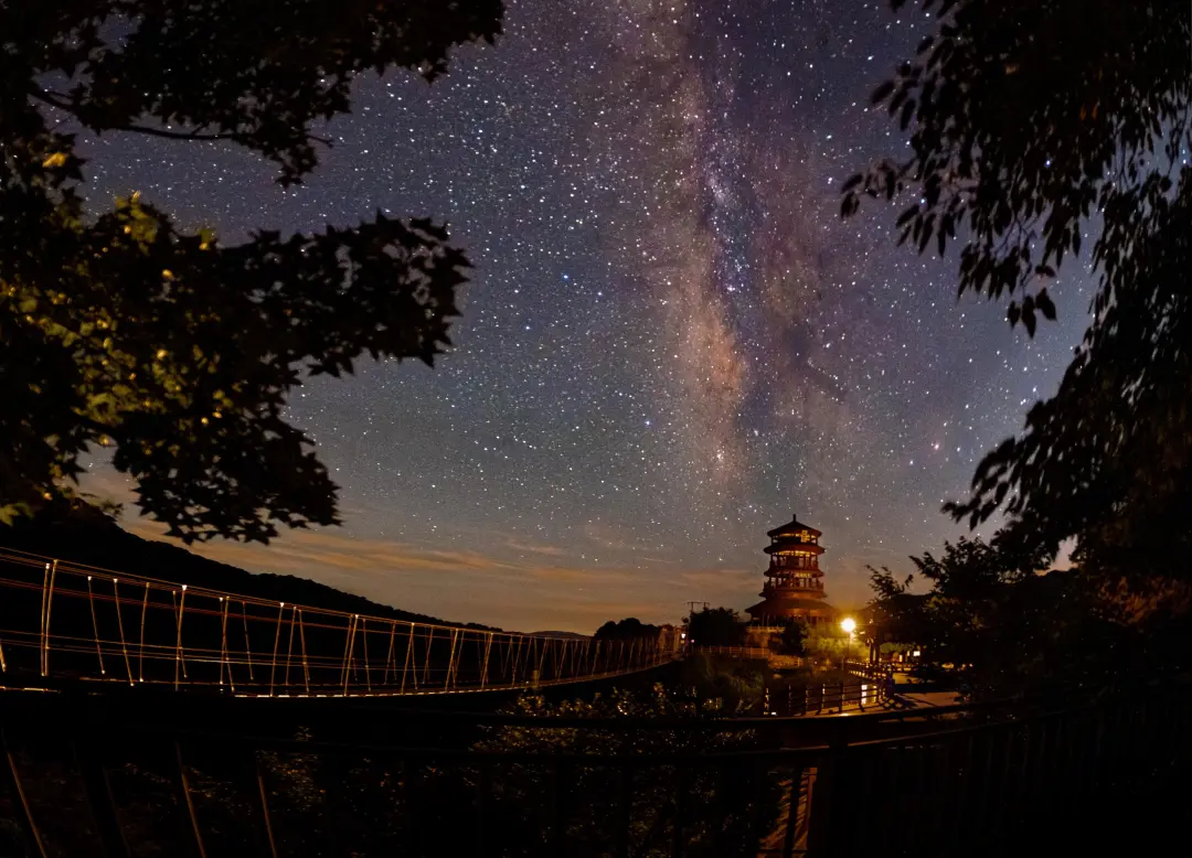 星空下的望仙楼_望仙大峡谷