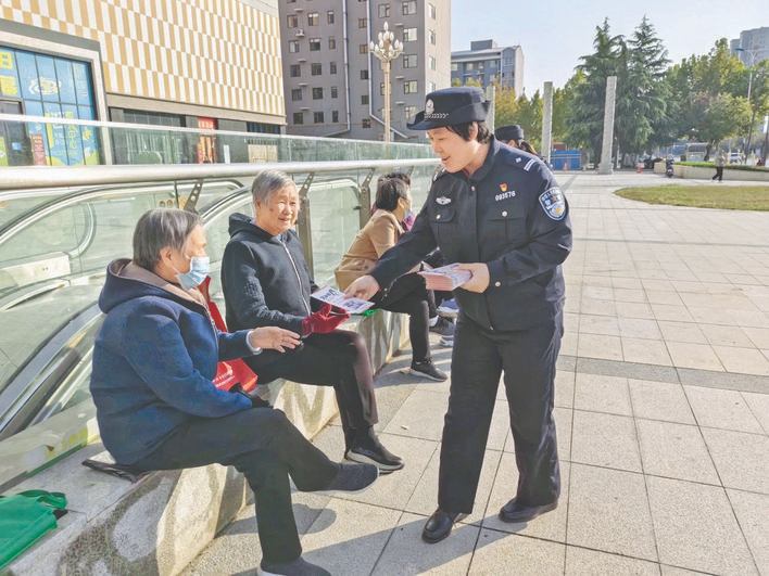 平陆民警普法宣传讲邻里关系、婚姻家庭、防骗反诈、交通安全