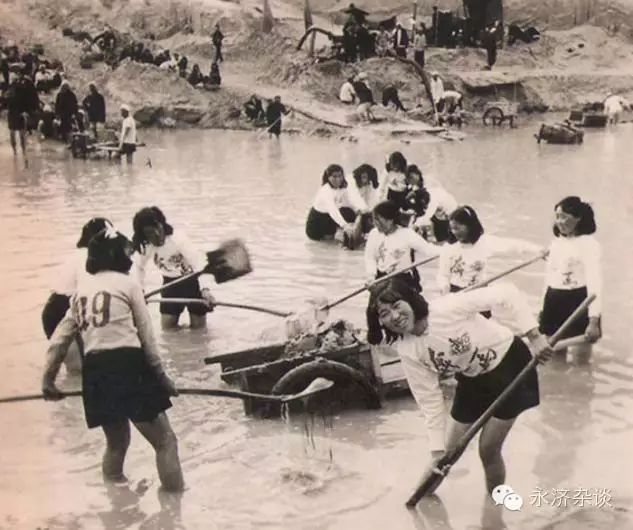 水中挖沙（尊村引黄工程）_永济影像