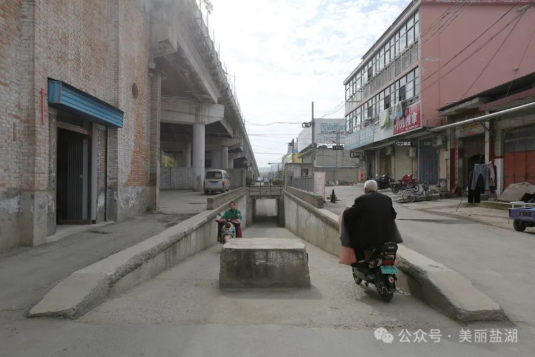 韩家营村铁路涵洞_盐湖影像