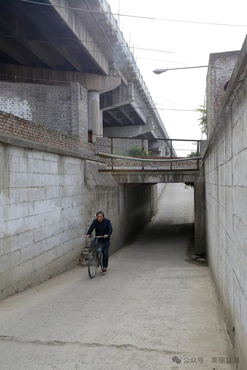 韩家营村铁路涵洞_盐湖影像