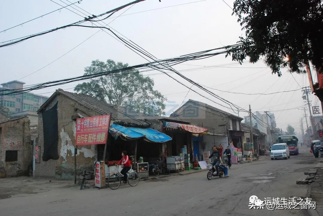 老东街的西口街内靠北一面的建筑_盐湖影像