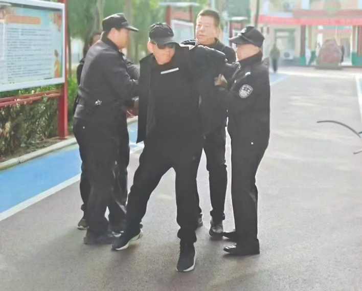 安保人员防暴演练在运城市各县区校园展开