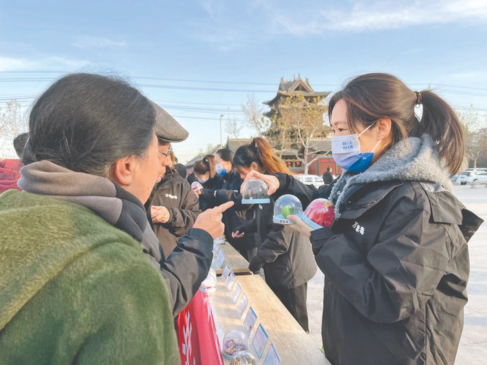 后土广场宣传“禁毒+防艾”