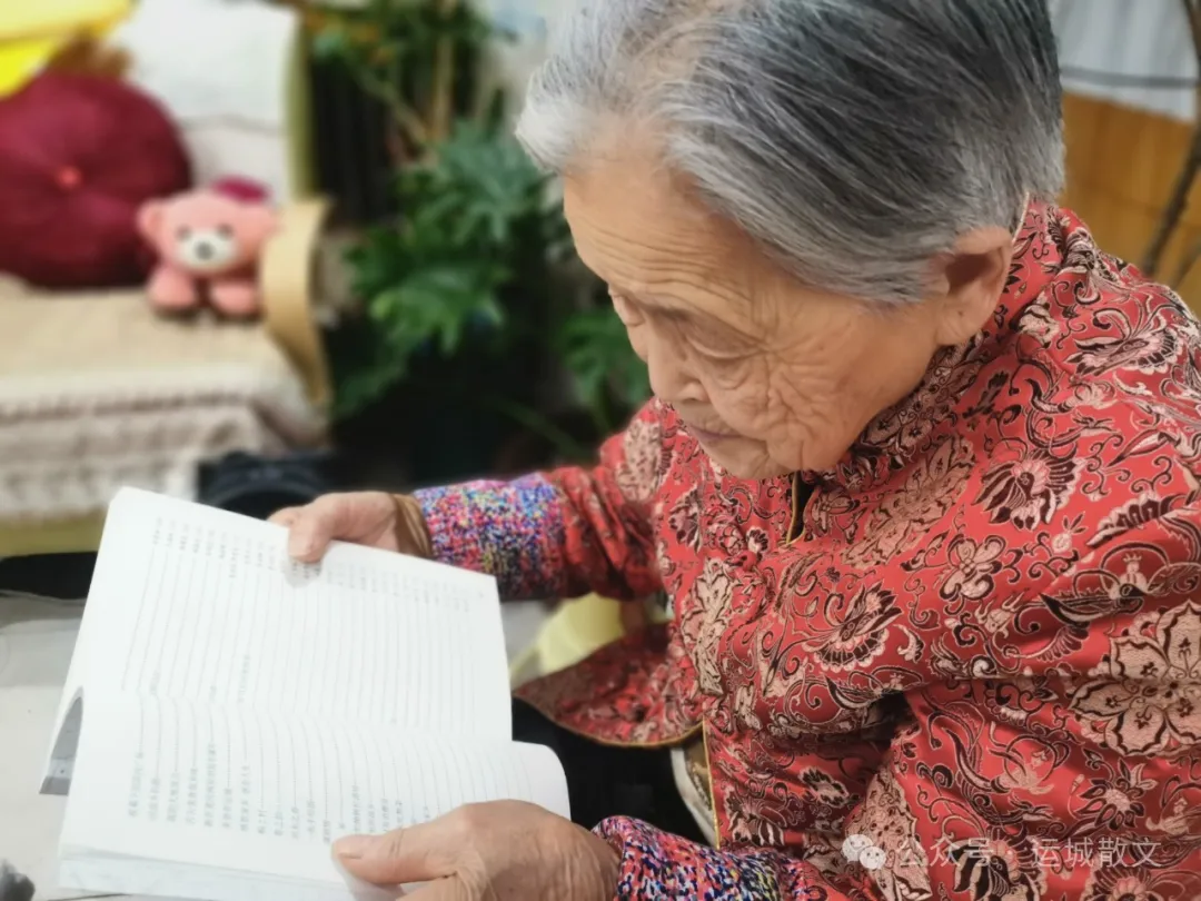 听妈妈讲_散文_卢运锋