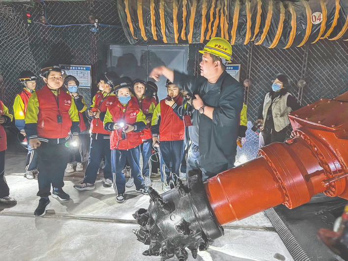 运城市青少年研学煤炭开采矿井