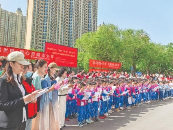 恒大绿洲社区大小朋友共读国学经典