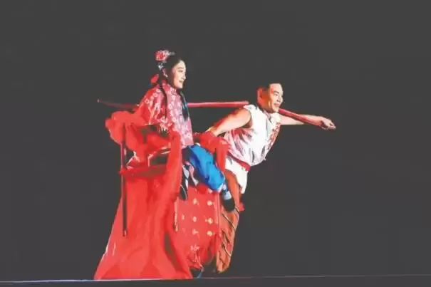 舞蹈教学迷倒学员，“华子大叔”董少华粉丝破493.8万