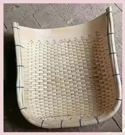 秦家埝村看柳编