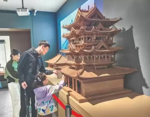 万荣博物馆吸引游客“穿越时空”，感受中华五千年文明史