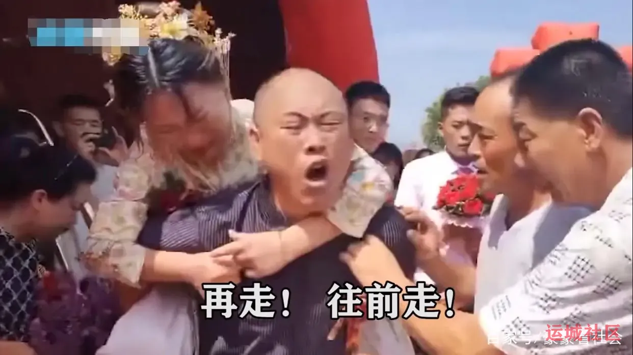 再走,往前走,让爸多背一会儿 再走,往前走,让爸多背一会儿