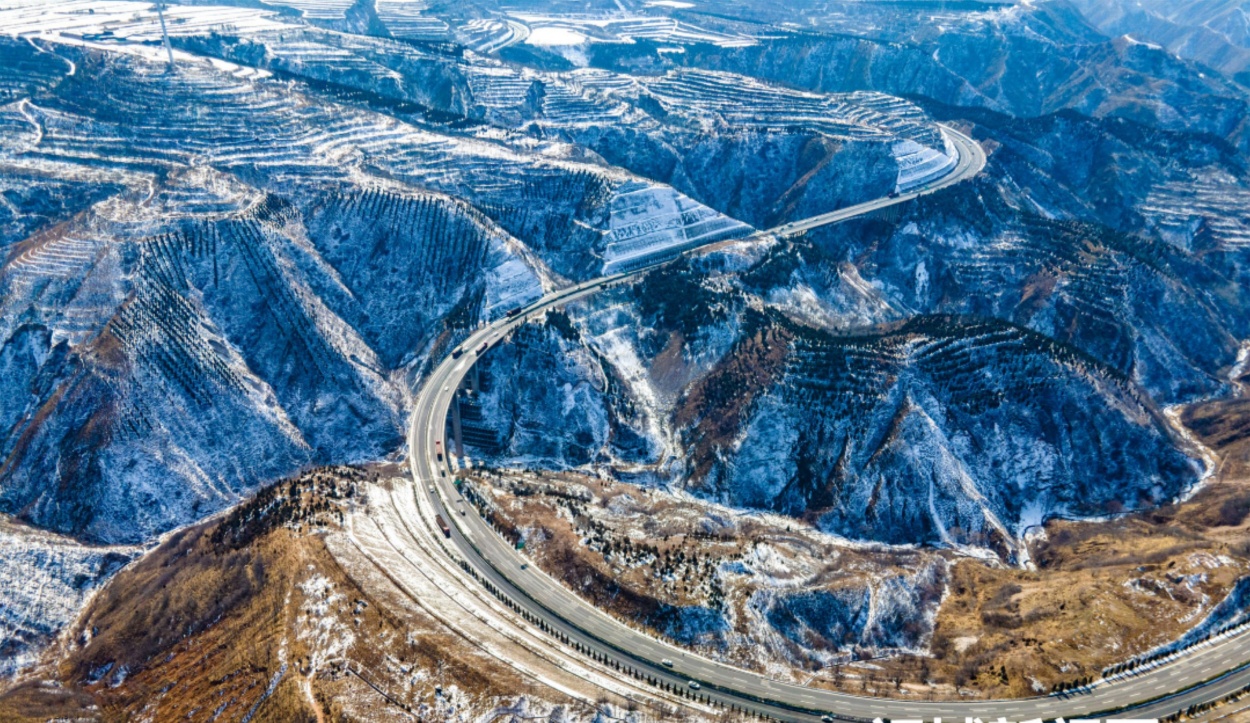 雪后中条山