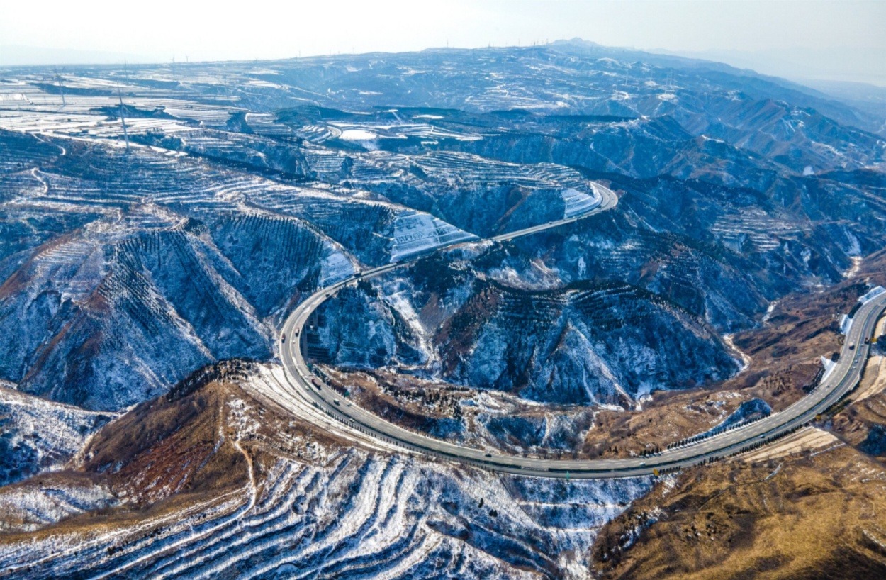 雪后中条山