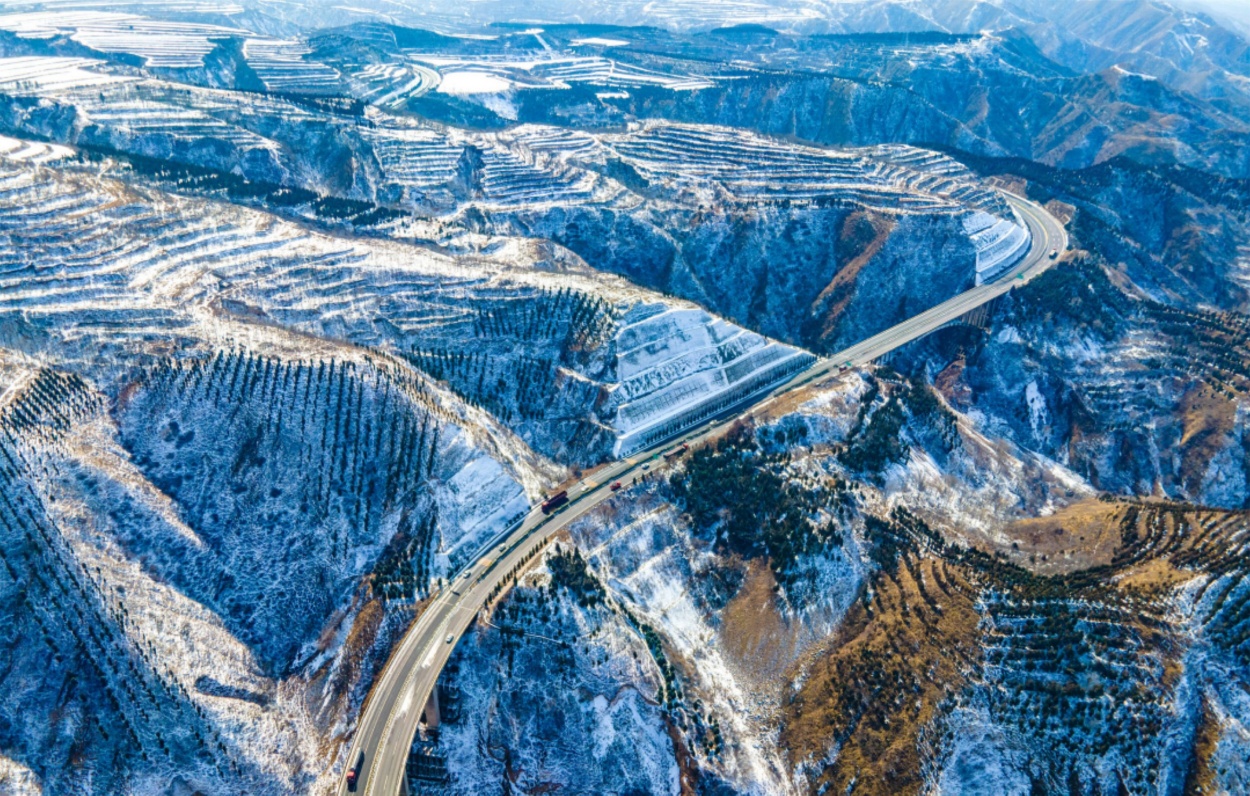 雪后中条山